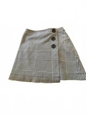 Forever 21 Black and White Houndstooth Mini Skirt with Button Detail